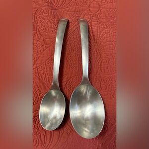 2 stainless steel measuring ladles